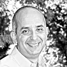 Martín Pochtaruk - Director y Cofundador de Isla Power, Socio oficial comercial e inDustrial de AIREC